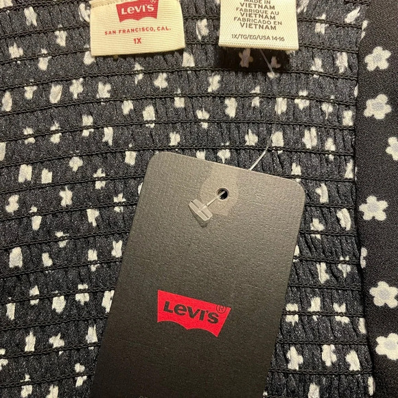 Levi’s NWT Deliah Simple Daisy Caviar Black/White Floral Smocked Cami Tie Strap - Picture 7 of 16